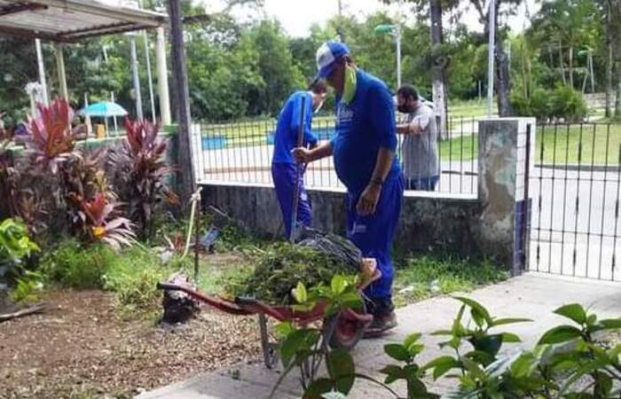 /Capinação, varrição, manutenção, serviços gerais e auxílio na distribuição de cestas básicas são realizados por reeducandos que cumprem o regime aberto. Foto: Divulgação /Capinação, varrição, manutenção, serviços gerais e auxílio na distribuição de cestas básicas são realizados por reeducandos que cumprem o regime aberto. Foto: Divulgação