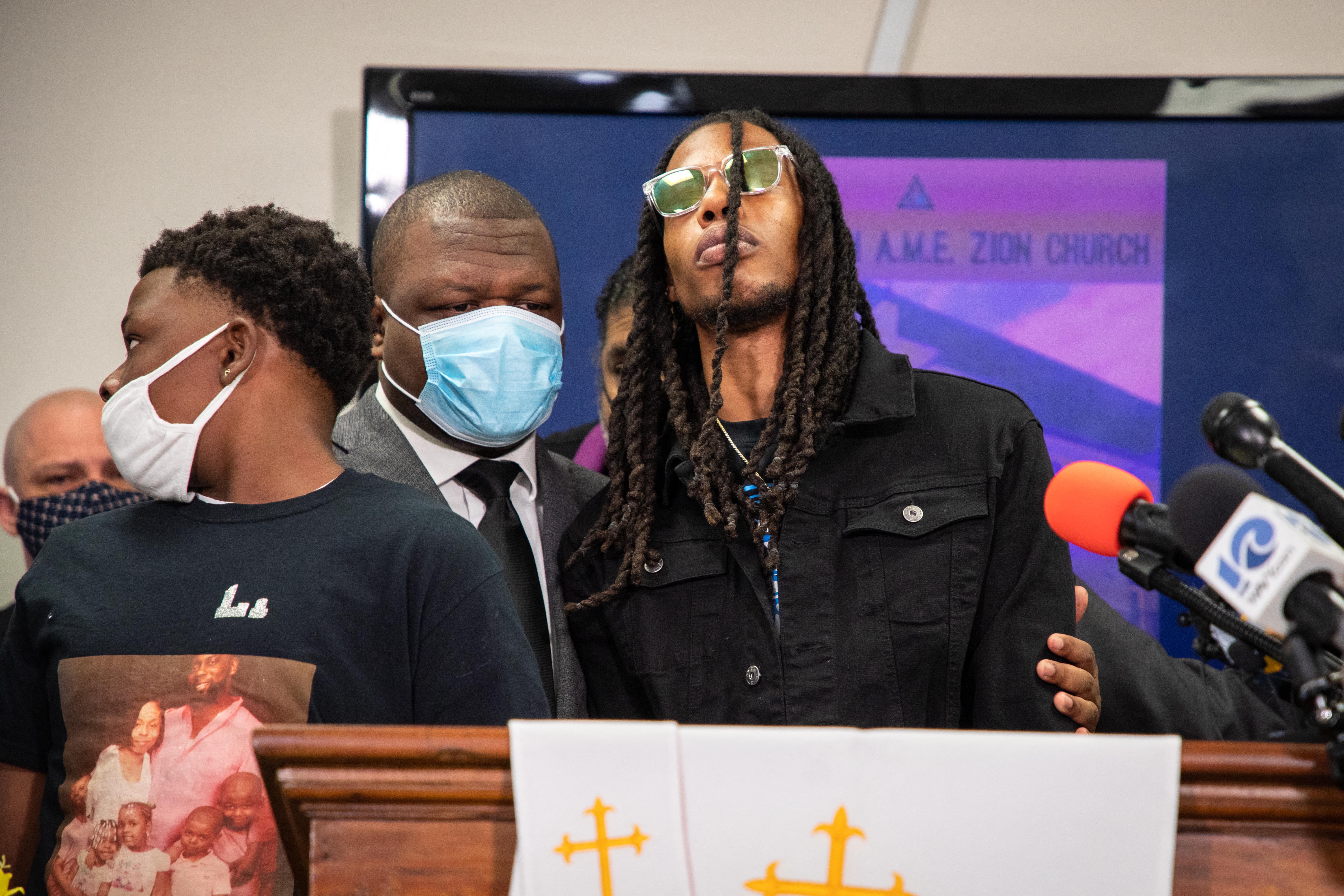 /'Meu pai foi executado apenas tentando salvar sua própria vida', disse a jornalistas Khalil Ferebee, um dos filhos de Andrew Brown Jr. Foto: Logan Cyrus / AFP /'Meu pai foi executado apenas tentando salvar sua própria vida', disse a jornalistas Khalil Ferebee, um dos filhos de Andrew Brown Jr. Foto: Logan Cyrus / AFP