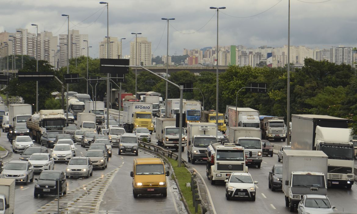 /Medida vale para condutores habilitados nas categorias C, D e E. Foto: Rovena Rosa/Agência Brasil