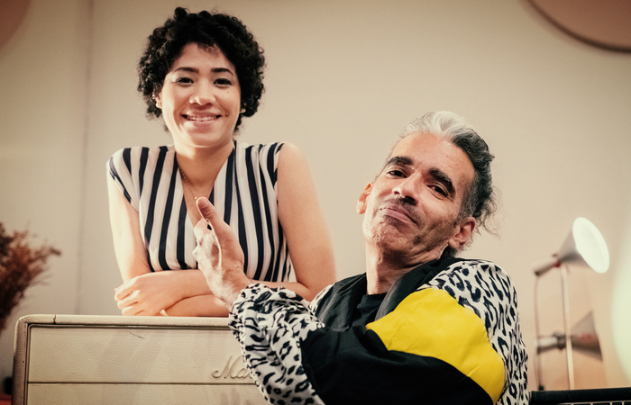 A iniciativa contou com curadoria e produção do músico Max de Castro, filho de Wilson Simonal.