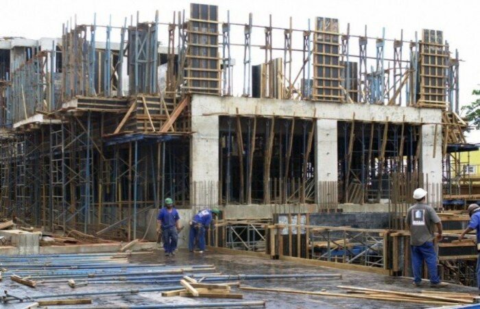 Dados apresentados pela Câmara Brasileira da Indústria da Construção (CBIC) demonstram o impacto das dificuldades impostas pelo desabastecimento de materiais e pela alta dos preços. Estimativa para o PIB do setor em 2021 caiu de 4% para 2,5%/crédito: Antonio Cruz/Agência Brasil Dados apresentados pela Câmara Brasileira da Indústria da Construção (CBIC) demonstram o impacto das dificuldades impostas pelo desabastecimento de materiais e pela alta dos preços. Estimativa para o PIB do setor em 2021 caiu de 4% para 2,5%/crédito: Antonio Cruz/Agência Brasil