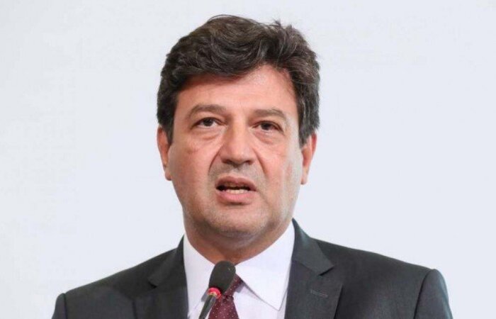 Ex-ocupante da pasta da Saúde afirmou que o vereador Carlos Bolsonaro participava de diversas reuniões do governo para tratar do novo coronavírus/crédito: Isac Nóbrega/PR Ex-ocupante da pasta da Saúde afirmou que o vereador Carlos Bolsonaro participava de diversas reuniões do governo para tratar do novo coronavírus/crédito: Isac Nóbrega/PR
