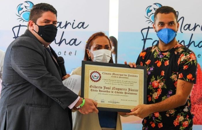 Gil, nascido em Jaboatão, também recebeu da Câmara de Vereadores o título honorário de Cidadão Paulistense