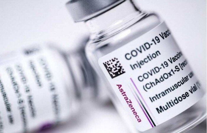 Novo lote de vacinas AstraZeneca/Oxford será distribuído em todo país/crédito: AFP/JOEL SAGET