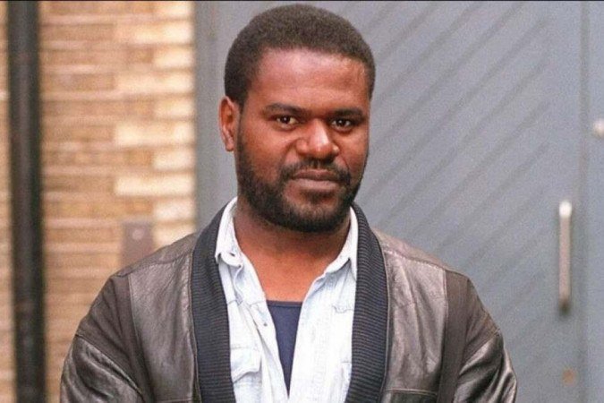 Tony Armatrading tinha 59 anos de idade e perdeu a batalha contra um câncer./Foto: Reprodução/Internet Tony Armatrading tinha 59 anos de idade e perdeu a batalha contra um câncer./Foto: Reprodução/Internet