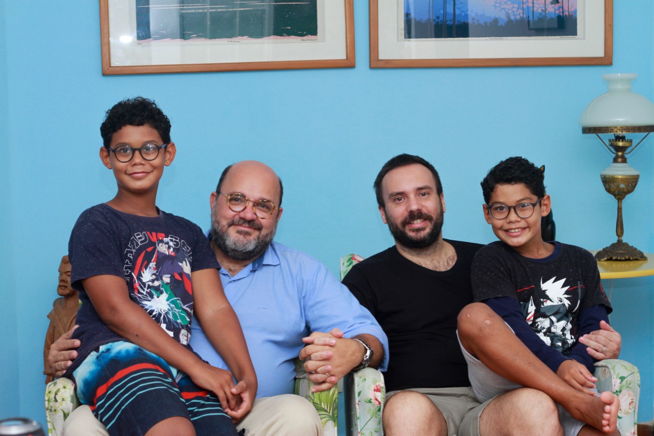 Isaac, os pais, João Andrade e Chico, e o irmão, João Henrique/Foto: Rômulo Chico/Esp. DP Isaac, os pais, João Andrade e Chico, e o irmão, João Henrique/Foto: Rômulo Chico/Esp. DP