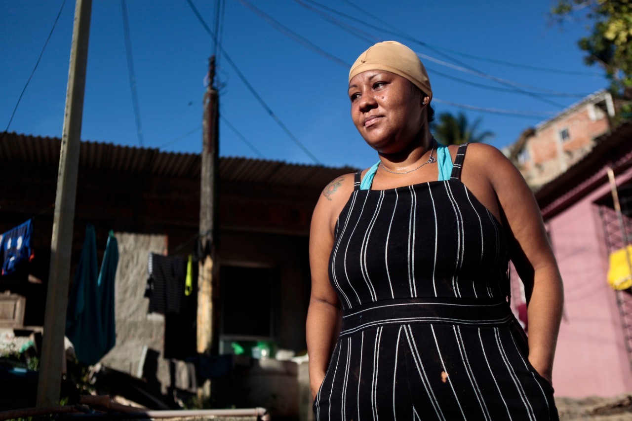 Moradora Maria Cláudia Gomes teme novos deslizamentos.