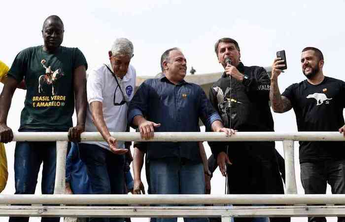 Santos Cruz disse que presidente e ex-ministro envolveram o Exército na política e, assim, 'desrespeitaram a instituição'/foto: Alan Santos/Presidência da República Santos Cruz disse que presidente e ex-ministro envolveram o Exército na política e, assim, 'desrespeitaram a instituição'/foto: Alan Santos/Presidência da República