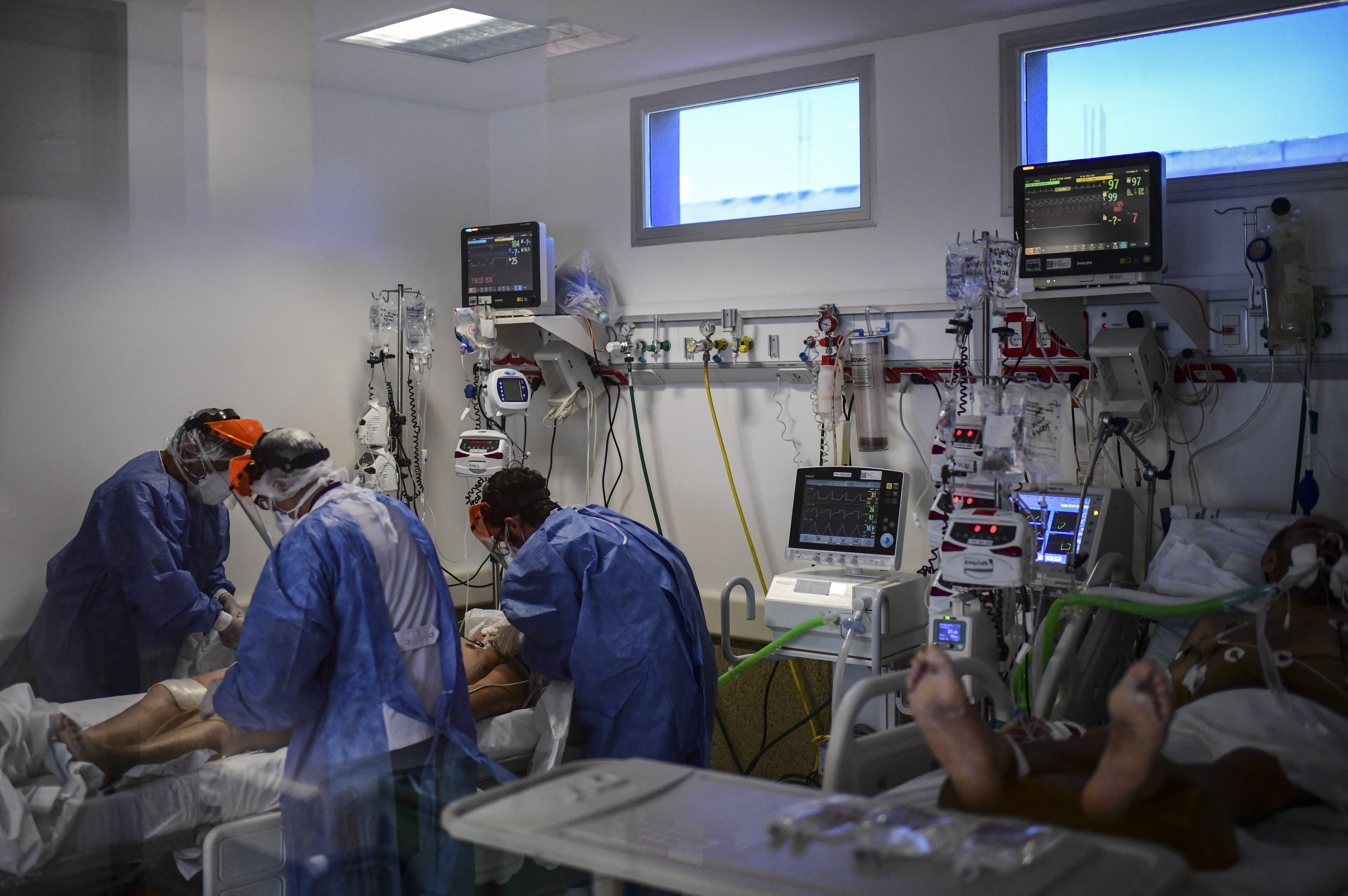 /Nas últimas 72 horas, quinze pessoas morreram de Covid-19 em hospitais, enquanto o número acumulado de mortes oficialmente registradas desde março de 2020 chega a 300. Foto: RONALDO SCHEMIDT / AFP /Nas últimas 72 horas, quinze pessoas morreram de Covid-19 em hospitais, enquanto o número acumulado de mortes oficialmente registradas desde março de 2020 chega a 300. Foto: RONALDO SCHEMIDT / AFP