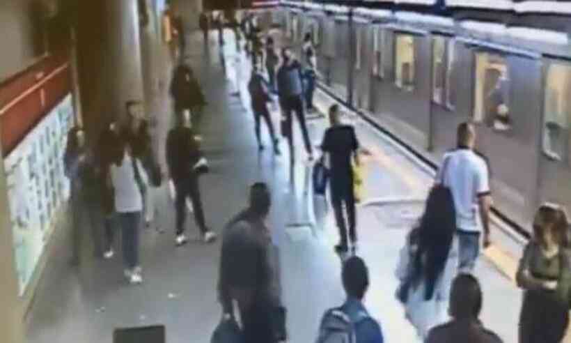 /Tentativa de homicídio aconteceu na Estação Sé, em São Paulo. Foto: Reprodução/Twitter /Tentativa de homicídio aconteceu na Estação Sé, em São Paulo. Foto: Reprodução/Twitter