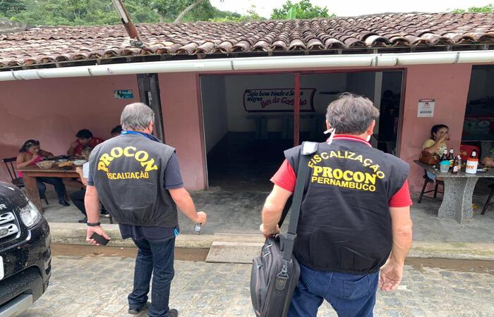 Operações contam com o apoio das gestões municipais, da Apevisa, da Polícia Militar e Civil e do Corpo de Bombeiros/Divulgação/Procon-PE Operações contam com o apoio das gestões municipais, da Apevisa, da Polícia Militar e Civil e do Corpo de Bombeiros/Divulgação/Procon-PE