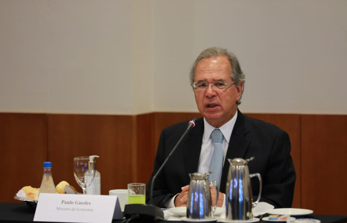 Houve várias interrupções em inglês e em russo/Crédito: Ministério da Economia