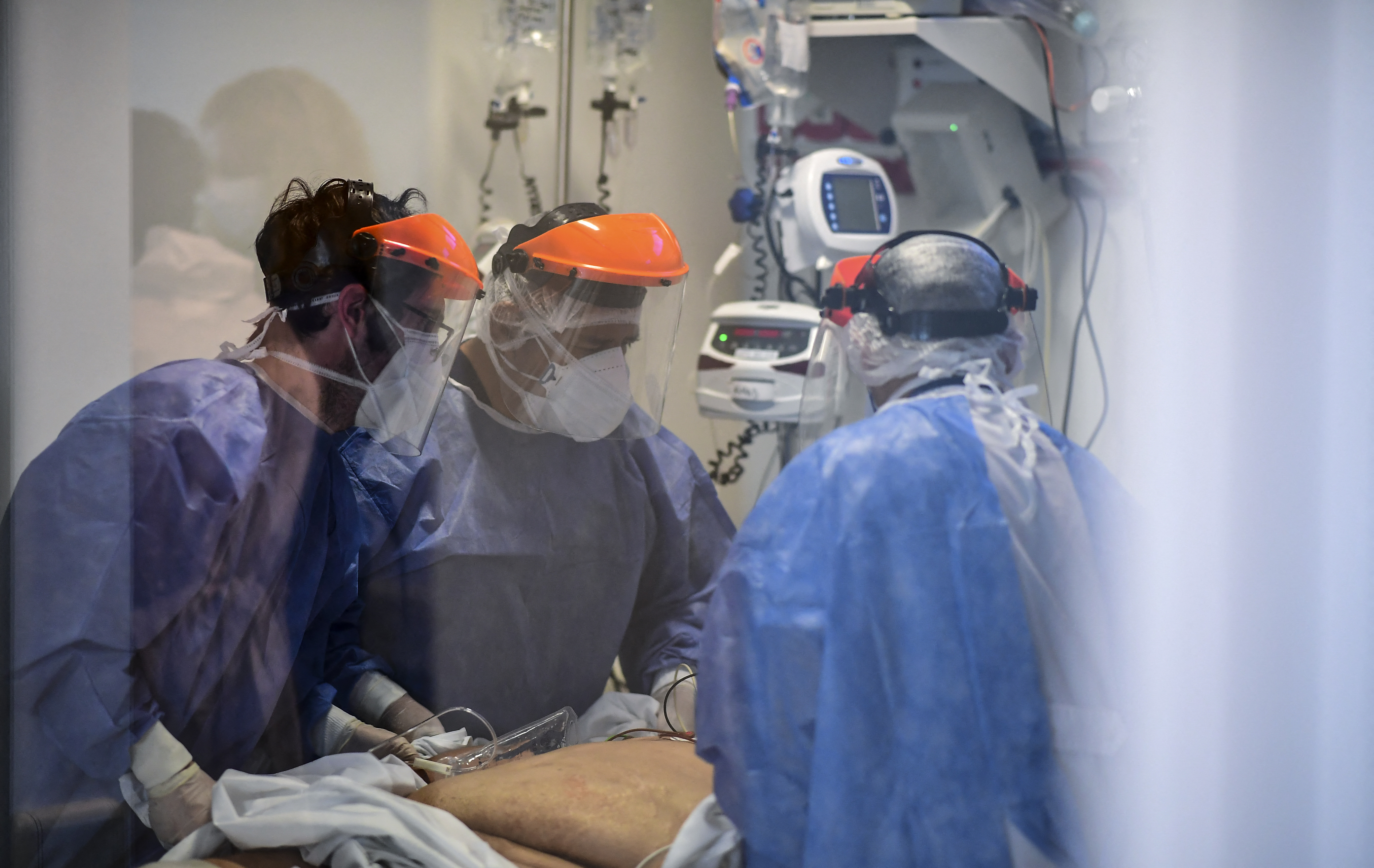 /Quinze meses após o aparecimento do vírus na região, esses países vivem hoje o pior momento da crise sanitária. Foto: RONALDO SCHEMIDT / AFP /Quinze meses após o aparecimento do vírus na região, esses países vivem hoje o pior momento da crise sanitária. Foto: RONALDO SCHEMIDT / AFP