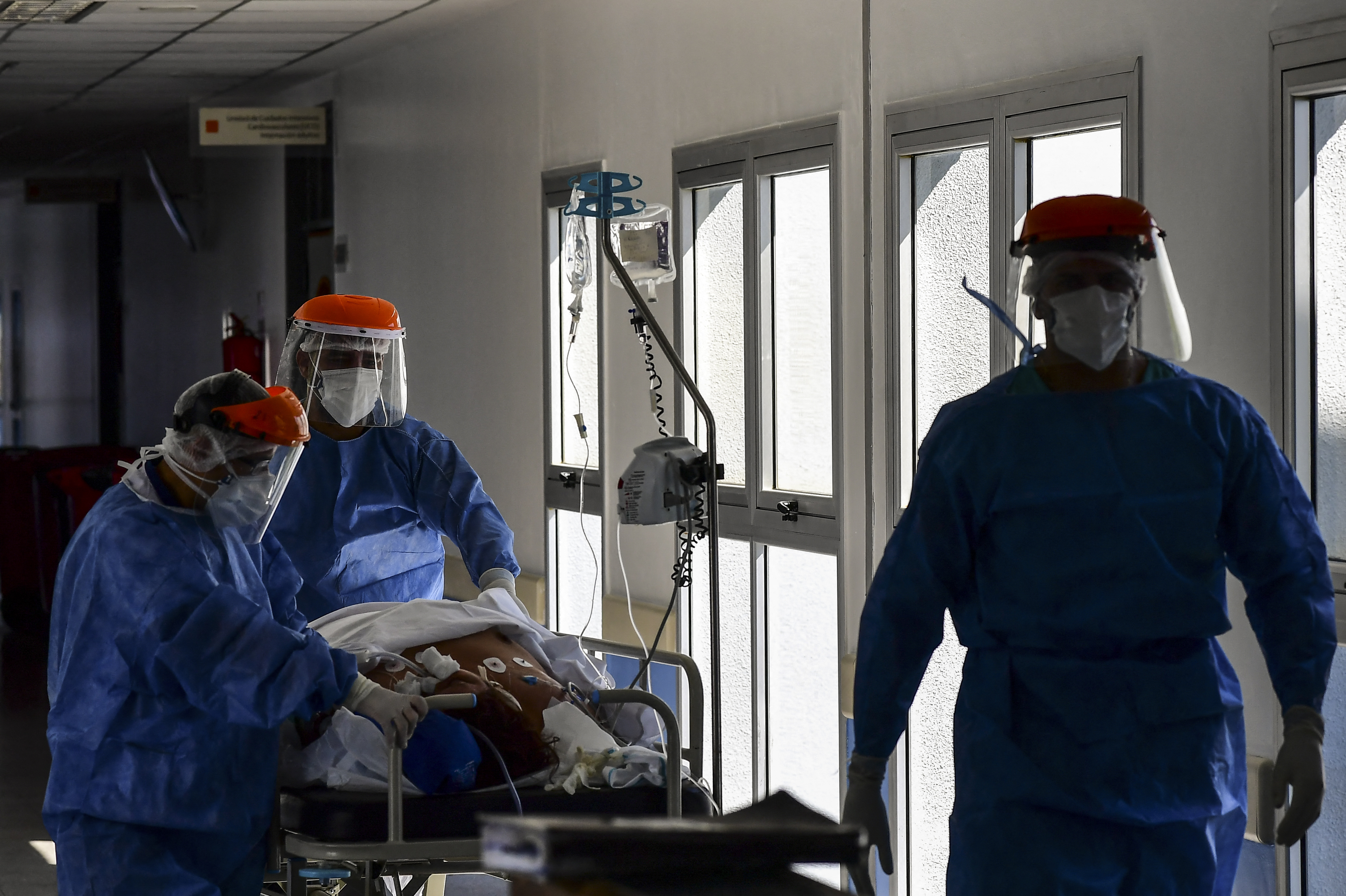 /O paciente, com menos de 50 anos, começou a apresentar necrose (morte de tecido) na área das mucosas cerca de dez dias após o teste positivo para o coronavírus. Foto: RONALDO SCHEMIDT / AFP /O paciente, com menos de 50 anos, começou a apresentar necrose (morte de tecido) na área das mucosas cerca de dez dias após o teste positivo para o coronavírus. Foto: RONALDO SCHEMIDT / AFP