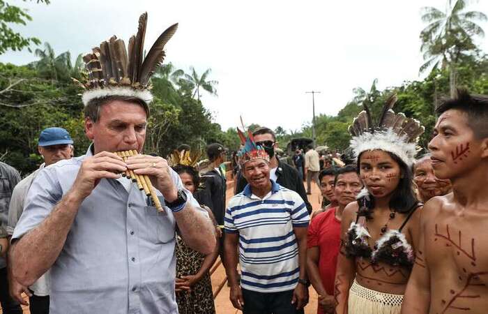 Bolsonaro visitou território Yanomami apesar de críticas dos indígenas às ações do governo federal que vêm ajudando a liberar áreas protegidas/foto: Marcos Corrêa/PR