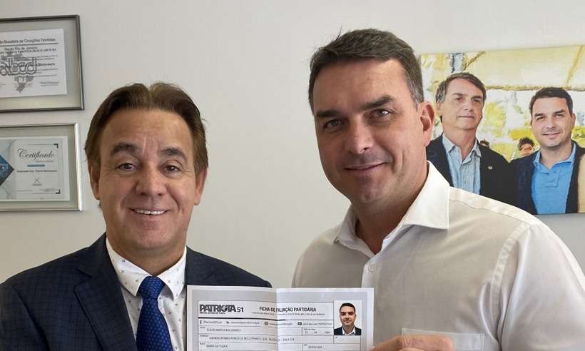 /O filho '01' do presidente Jair Bolsonaro (sem partido) postou uma foto nas redes sociais e acabou vazando dados pessoais. Foto: Reprodução/Redes sociais