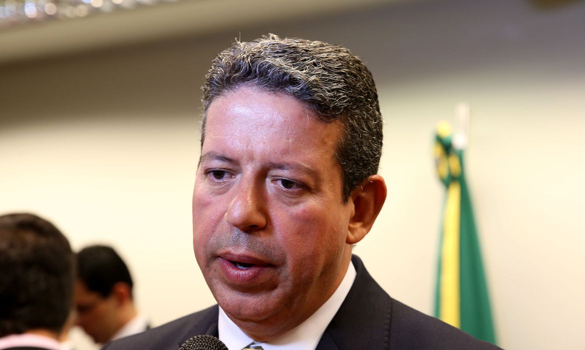/Em post no Twitter, publicado em março de 2021, Lira falava sobre a entrega de 140 milhões de vacinas até o fim de maio. Foto: Wilson Dias/Agência Brasil