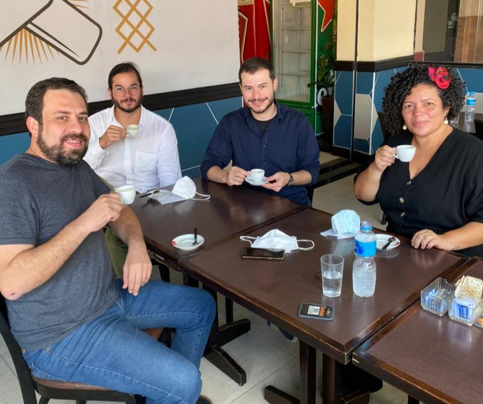 No dia 27 de maio, Túlio Gadêlha (PDT) participou de almoço com lideranças do PSOL/Twitter / Reprodução No dia 27 de maio, Túlio Gadêlha (PDT) participou de almoço com lideranças do PSOL/Twitter / Reprodução