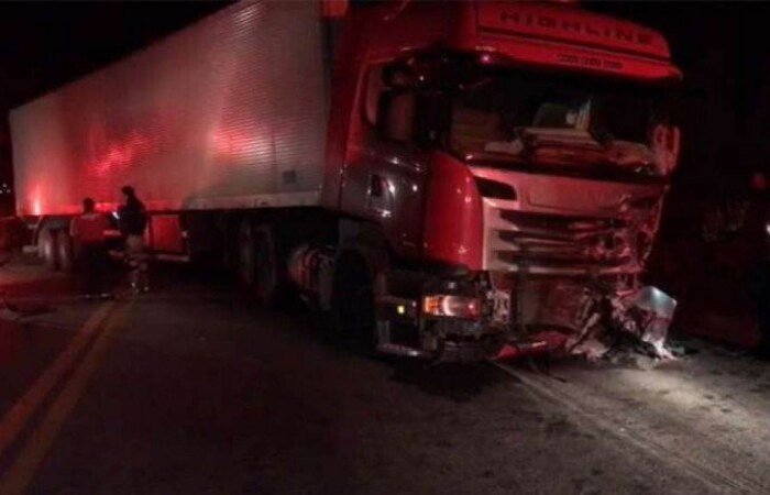 Mulher chamou a polícia, que chegou a perseguir o homem, mas acidente na BR 381, em Governador Valadares, acabou provocando a morte de ambos após carro pegar fogo/crédito: Roberto Higino/Divulgação Mulher chamou a polícia, que chegou a perseguir o homem, mas acidente na BR 381, em Governador Valadares, acabou provocando a morte de ambos após carro pegar fogo/crédito: Roberto Higino/Divulgação