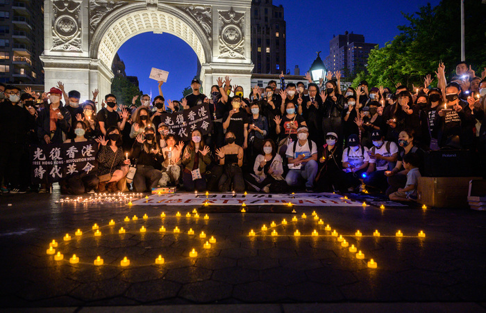 As homenagens aconteceram tanto nas embaixadas em Hong Kong quanto em Nova Iorque/Foto: Ed Jones/AFP As homenagens aconteceram tanto nas embaixadas em Hong Kong quanto em Nova Iorque/Foto: Ed Jones/AFP