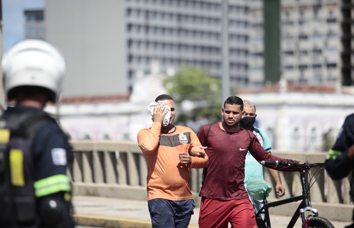 Jonas Correia de França, 29, foi um dos dois homens que perderam a visão após levarem tiros de bala de borracha nos olhos/Foto: Arnaldo Sete/Esp. DP Foto Jonas Correia de França, 29, foi um dos dois homens que perderam a visão após levarem tiros de bala de borracha nos olhos/Foto: Arnaldo Sete/Esp. DP Foto