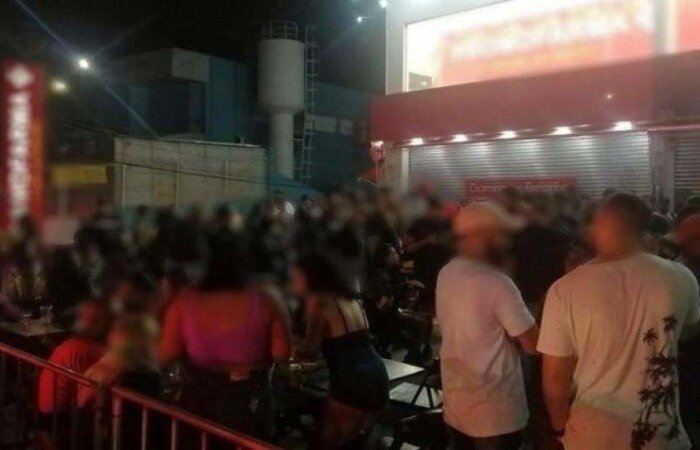 No local, foram apreendidos equipamentos de som, instrumentos musicais e nove máquinas de cartão de crédito e débito/crédito: Divulgação/Governo de São Paulo No local, foram apreendidos equipamentos de som, instrumentos musicais e nove máquinas de cartão de crédito e débito/crédito: Divulgação/Governo de São Paulo