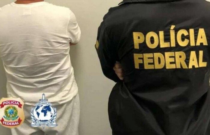 Homem chegou ao Brasil em grupo de 83 pessoas, e estaria envolvido com a morte de um adolescente em 2005/crédito: Divulgação/PF