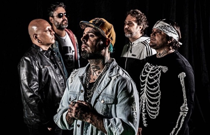 A crítica ao conservadorismo no rock já gerou atrito entre a banda e outros músicos/Foto: Bruno Kaiuca/Divulgação A crítica ao conservadorismo no rock já gerou atrito entre a banda e outros músicos/Foto: Bruno Kaiuca/Divulgação