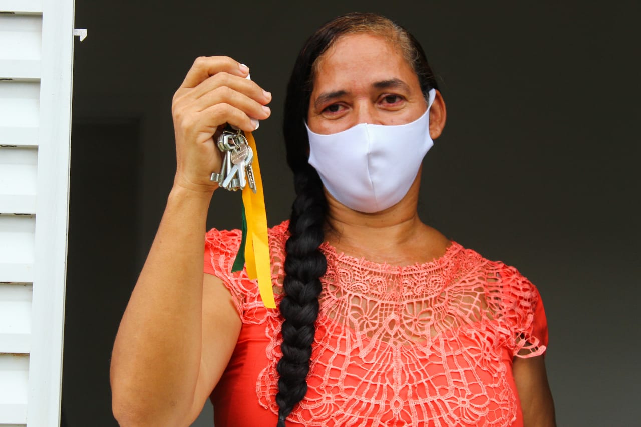 A autônoma Simone Nunes conquistou a primeira casa própria.