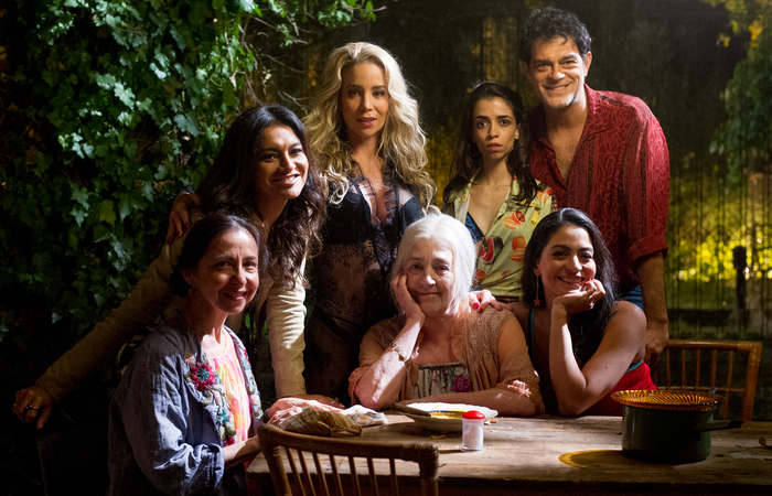 A atriz espanhola veterana Carmen Maura trocou experiências com todos do elenco