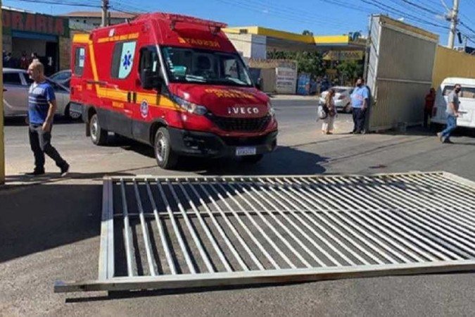 /Acidente aconteceu em Montes Claros (MG) e v&iacute;tima foi socorrida e levada para o hospital inconsciente. Foto: CBMMG/Divulga&ccedil;&atilde;o