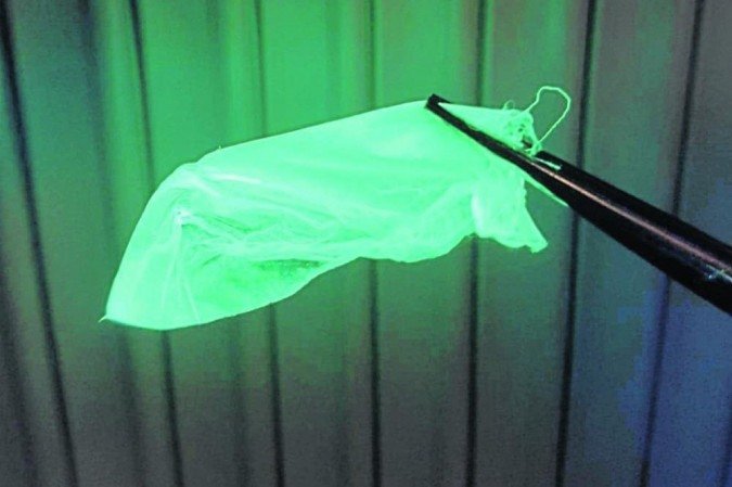 /Solução desenvolvida na Austrália muda de cor para avisar que precisa ser trocada. Foto: RMIT University/Divulgação /Solução desenvolvida na Austrália muda de cor para avisar que precisa ser trocada. Foto: RMIT University/Divulgação