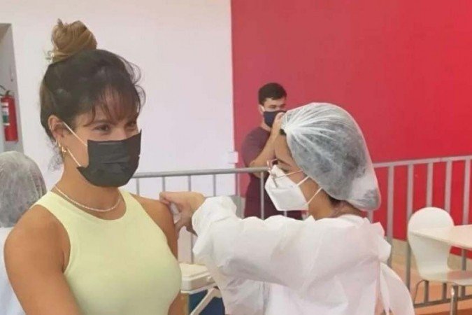 /A influenciadora recebeu o imunizante em Fortaleza, no estado do Ceará, e afirmou que a dose foi da 'xepa'. Foto: Reprodução/Instagram @thyane /A influenciadora recebeu o imunizante em Fortaleza, no estado do Ceará, e afirmou que a dose foi da 'xepa'. Foto: Reprodução/Instagram @thyane