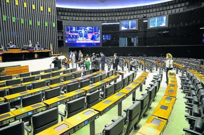 Plenário da Câmara: parlamentares favoráveis à mudança do sistema de governo buscam um modelo brasileiro, que seria distinto de Portugal/Foto: Pablo Valadares / Câmara dos Deputados Plenário da Câmara: parlamentares favoráveis à mudança do sistema de governo buscam um modelo brasileiro, que seria distinto de Portugal/Foto: Pablo Valadares / Câmara dos Deputados