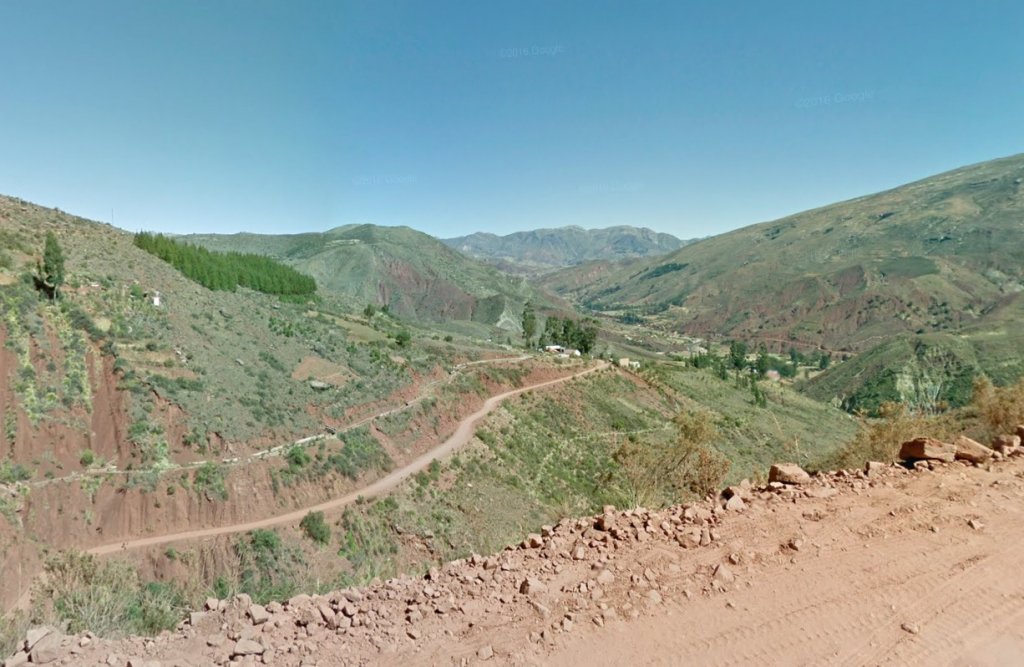 /Pelo menos 24 pessoas morreram após ônibus despencar de altura de 150 metros na Bolívia. Foto: Reprodução/Google Street Views /Pelo menos 24 pessoas morreram após ônibus despencar de altura de 150 metros na Bolívia. Foto: Reprodução/Google Street Views