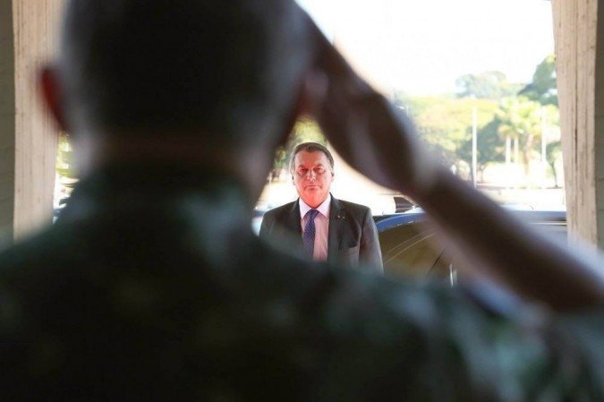 /Texto impede que militares da ativa assumam cargos destinados a civis na administração pública. Projeto será apresentado amanhã pela deputada Perpétua Almeida (PCdoB-AC). Foto: Marcos Corrêa/PR /Texto impede que militares da ativa assumam cargos destinados a civis na administração pública. Projeto será apresentado amanhã pela deputada Perpétua Almeida (PCdoB-AC). Foto: Marcos Corrêa/PR
