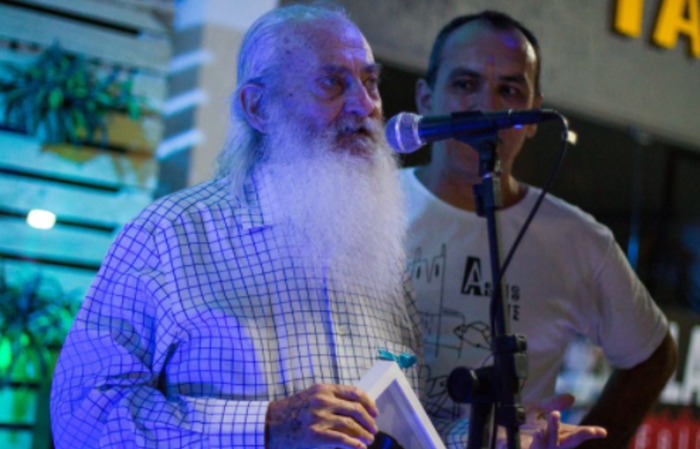Joel recebendo a placa da APDMN - Academia Passa Disco da Música Nordestina, nos 15 anos da Passa Disco/Foto: Hannah Carvalho/Divulgação Joel recebendo a placa da APDMN - Academia Passa Disco da Música Nordestina, nos 15 anos da Passa Disco/Foto: Hannah Carvalho/Divulgação