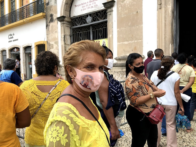 Aposentada Maria de Lourdes frequenta a Basílica há mais de 20 anos.