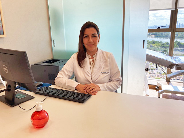 Neurologista Carolina Cunha explica sobre a importância da presença constante do cuidador em pacientes em estágio avançado./Divulgação