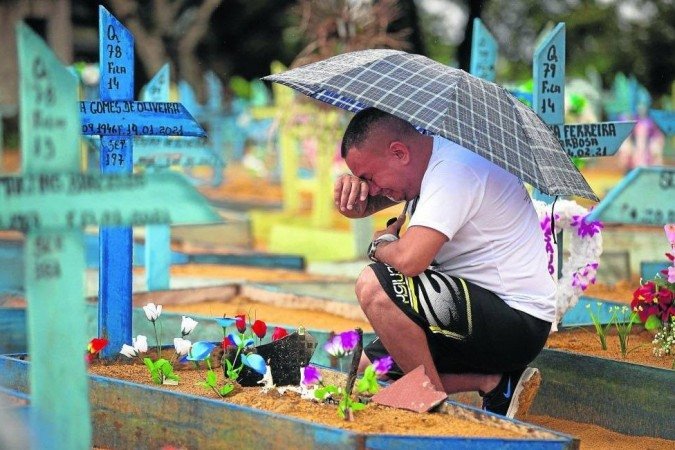 /Especialistas alertam que, em países com alto registro de óbitos, como o Brasil, as complicações podem ser acirradas. Foto: Michael Dantas/AFP /Especialistas alertam que, em países com alto registro de óbitos, como o Brasil, as complicações podem ser acirradas. Foto: Michael Dantas/AFP
