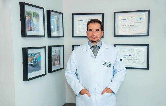 Dr. Claydson Oliveira, especialista em Otorrinolaringologia.