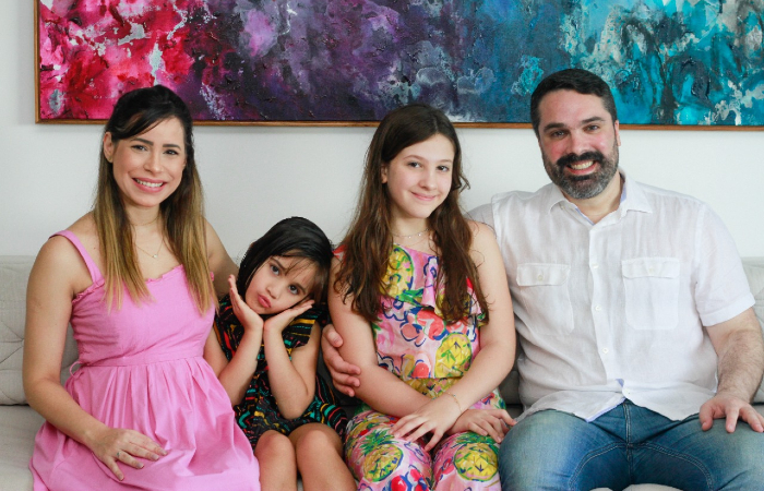 Emilio Melo de Lima se apresentava aos pacientes com uma foto da família na roupa paramentada