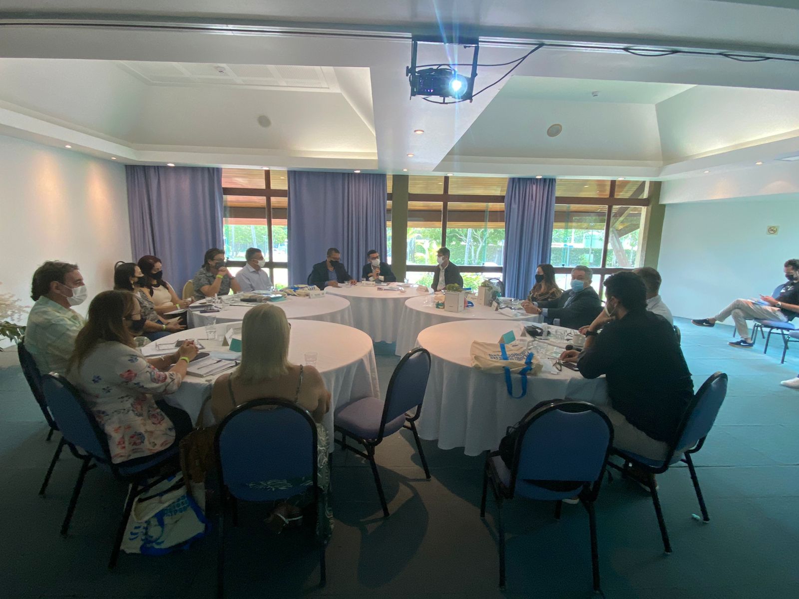 Neste 14º encontro, realizado em Ipojuca, o foco foi a apresentação da construção de um protocolo de voltas às aulas e como se dará esse retorno nas cidades da RMR./Agnaldo Silva/Secom Ipojuca Neste 14º encontro, realizado em Ipojuca, o foco foi a apresentação da construção de um protocolo de voltas às aulas e como se dará esse retorno nas cidades da RMR./Agnaldo Silva/Secom Ipojuca