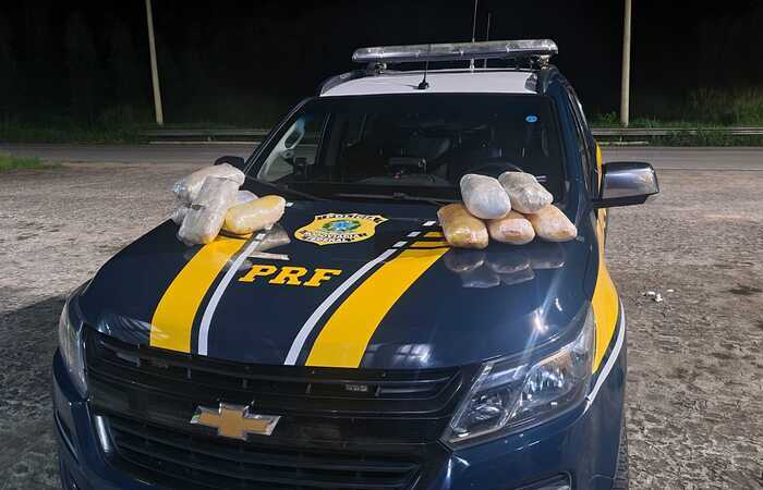 A apreensão aconteceu durante abordagem em Água Preta. O motorista já tinha passagem pela polícia por tráfico de drogas/Foto: PRF/Divulgação A apreensão aconteceu durante abordagem em Água Preta. O motorista já tinha passagem pela polícia por tráfico de drogas/Foto: PRF/Divulgação