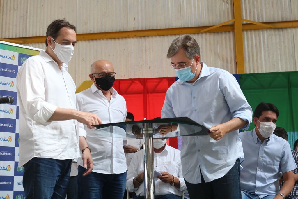 Secretário Marcelo Barros visita Sertão Central e anuncia projetos estruturadores em 11 escolas da região/Divulgação Secretário Marcelo Barros visita Sertão Central e anuncia projetos estruturadores em 11 escolas da região/Divulgação