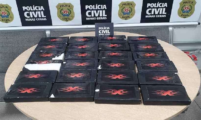 /Casal carregava a cocaína e os filhos no carro para tentar escapar de blitze. Foto: PCMG/Divulgação /Casal carregava a cocaína e os filhos no carro para tentar escapar de blitze. Foto: PCMG/Divulgação