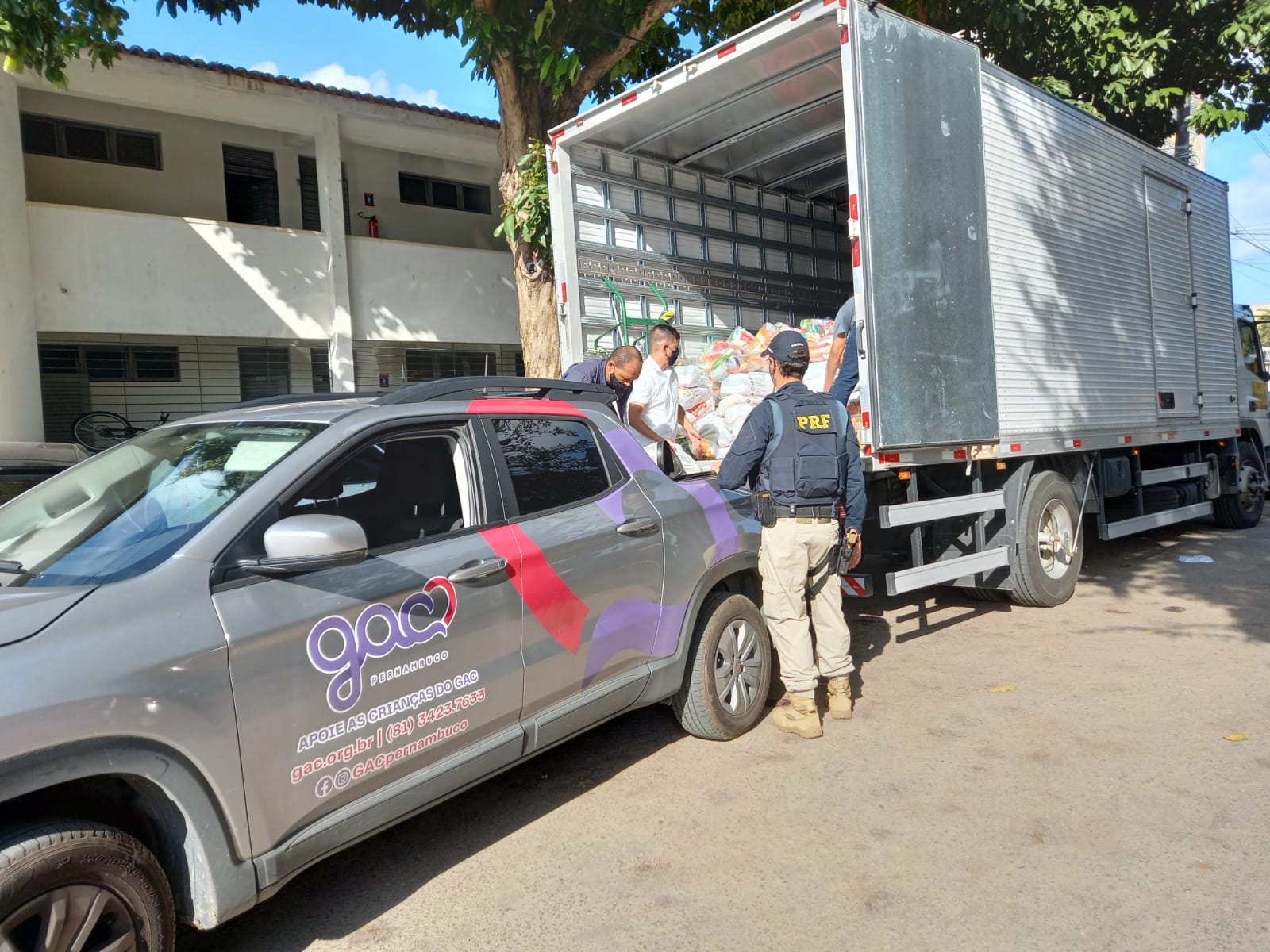 Campanha arrecadou mais de 60 toneladas de alimentos em Pernambuco./PRF/Divulgação