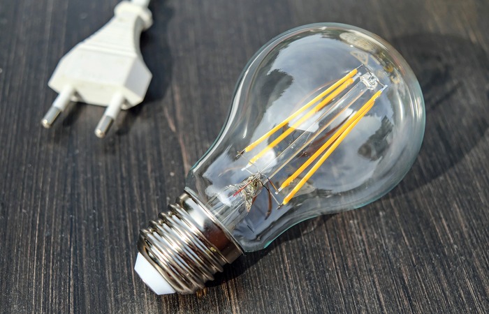 Uso consciente da energia elétrica pode auxiliar durante o novo cenário/Reprodução/Pixabay