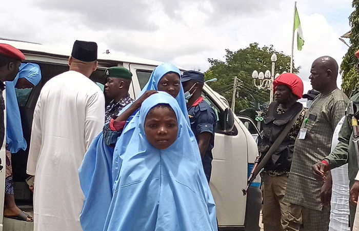 /Estudantes nigerianas resgatadas após sequestro, no mês passado.
Foto: John Okunyomih/AFP /Estudantes nigerianas resgatadas após sequestro, no mês passado.
Foto: John Okunyomih/AFP