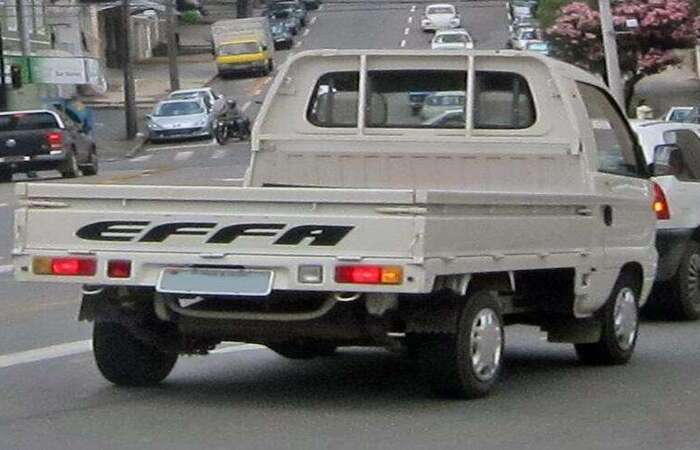 Carros do tipo picape ou furgão, destinados ao trabalho, tem a possiblidade de receber 30% de desconto na compra/Foto: Wikimedia Commons Carros do tipo picape ou furgão, destinados ao trabalho, tem a possiblidade de receber 30% de desconto na compra/Foto: Wikimedia Commons